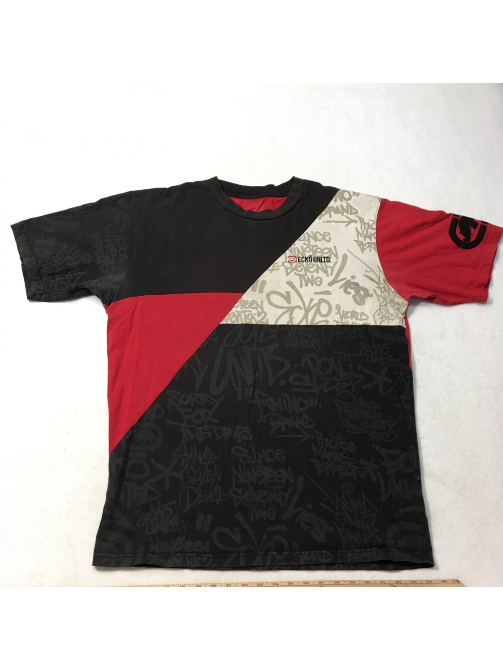 Ecko Unltd. Black Crew neck T-shirt graffiti block patch red white